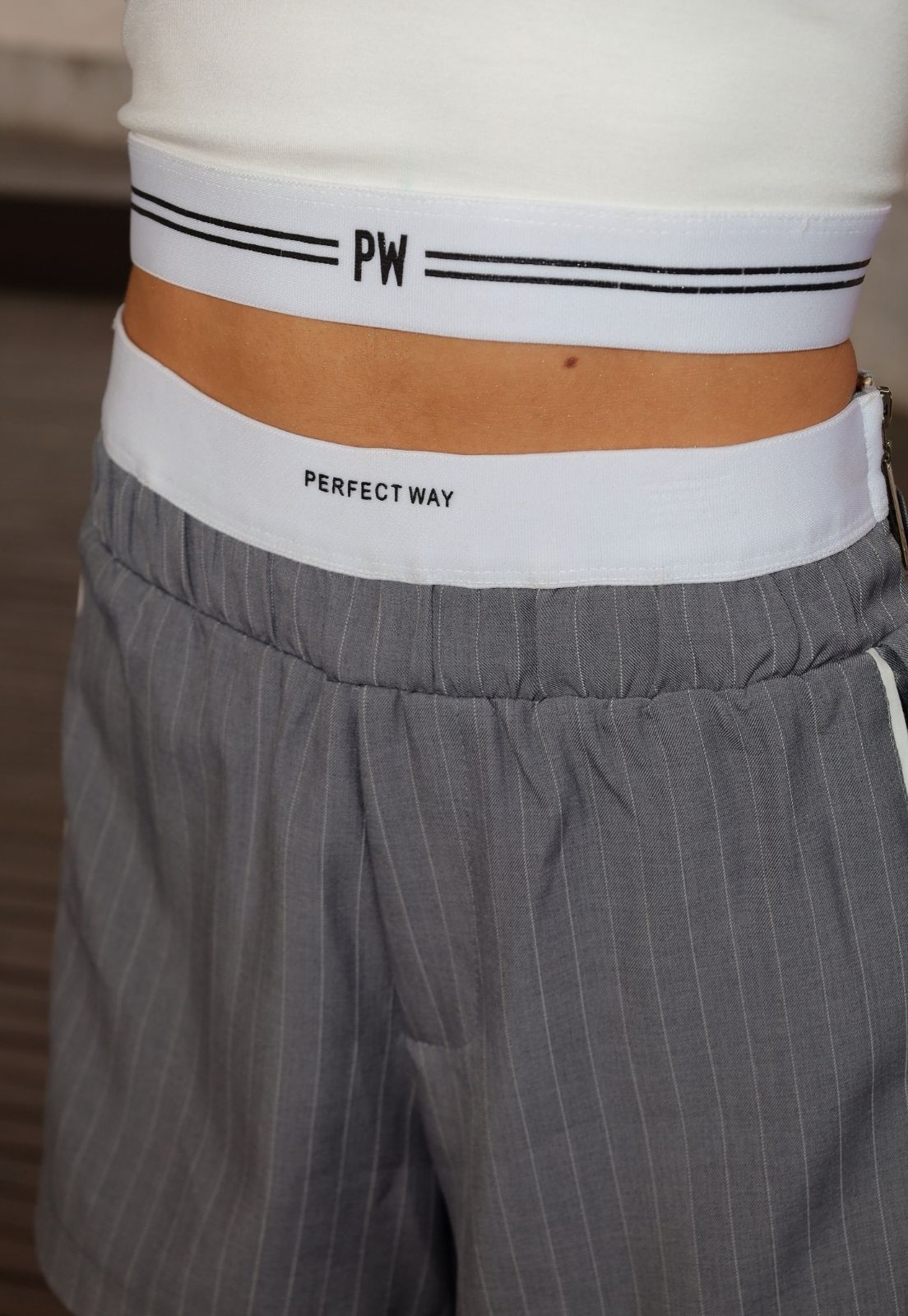 SHORTS COS DUPLO DETALHE LATERAL FEMININO