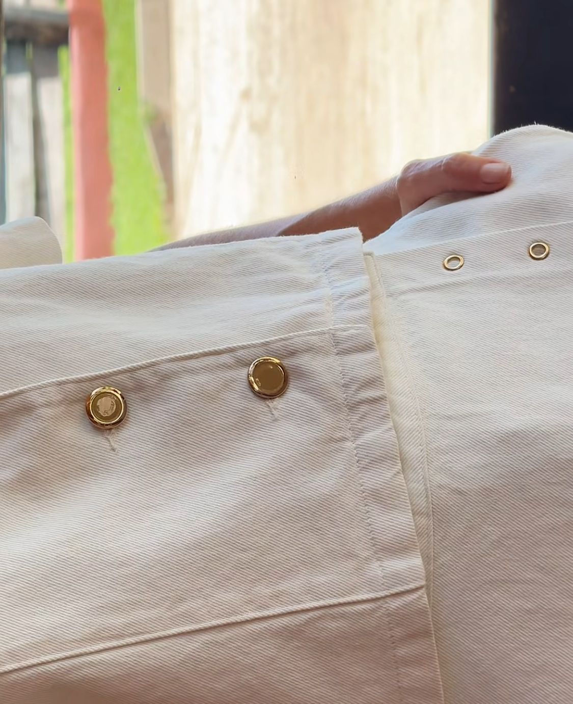 Camisa com ilhós