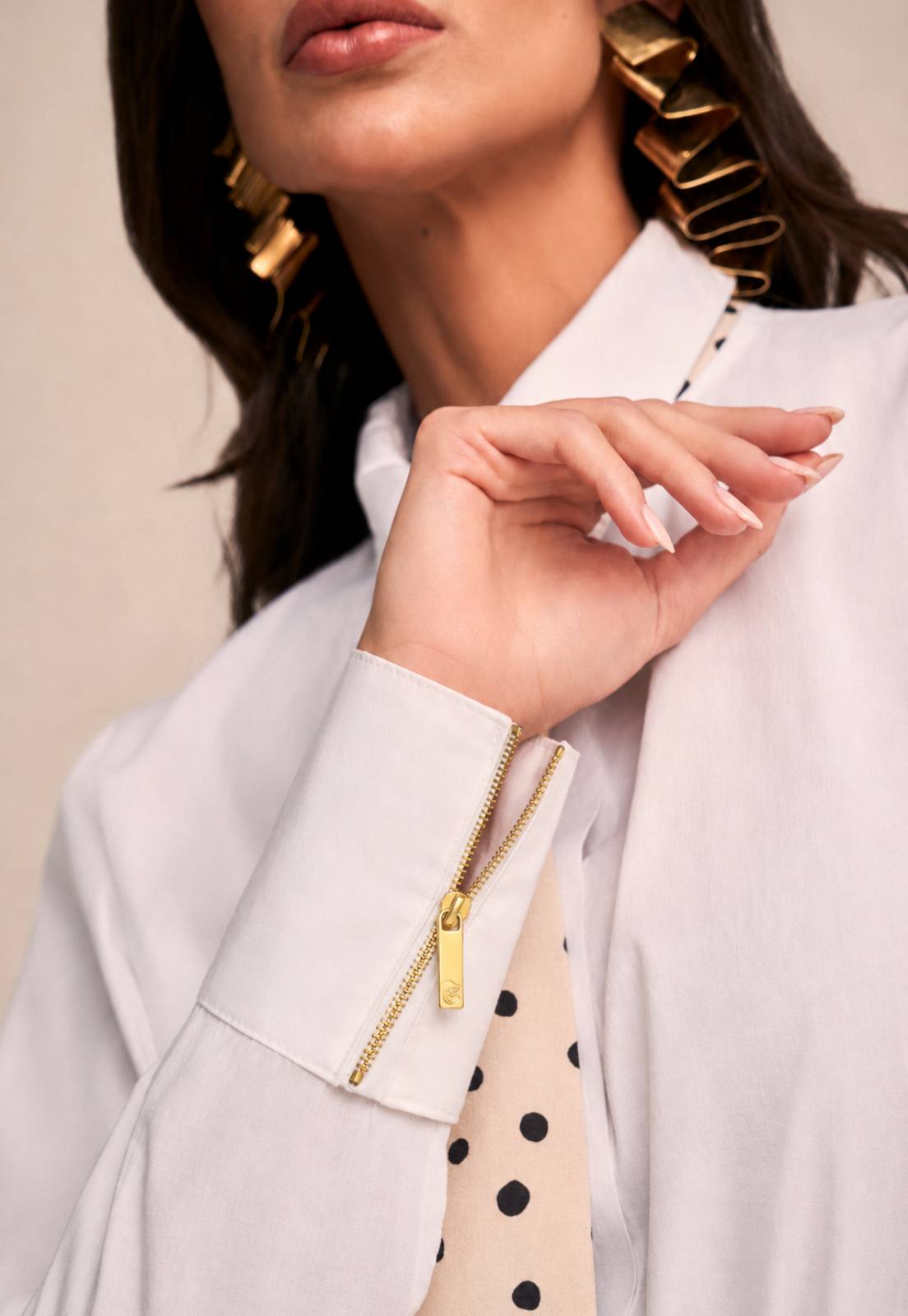 CAMISA C/ ZIPER PUNHOS , BOTAO FEMININA OFF WHITE