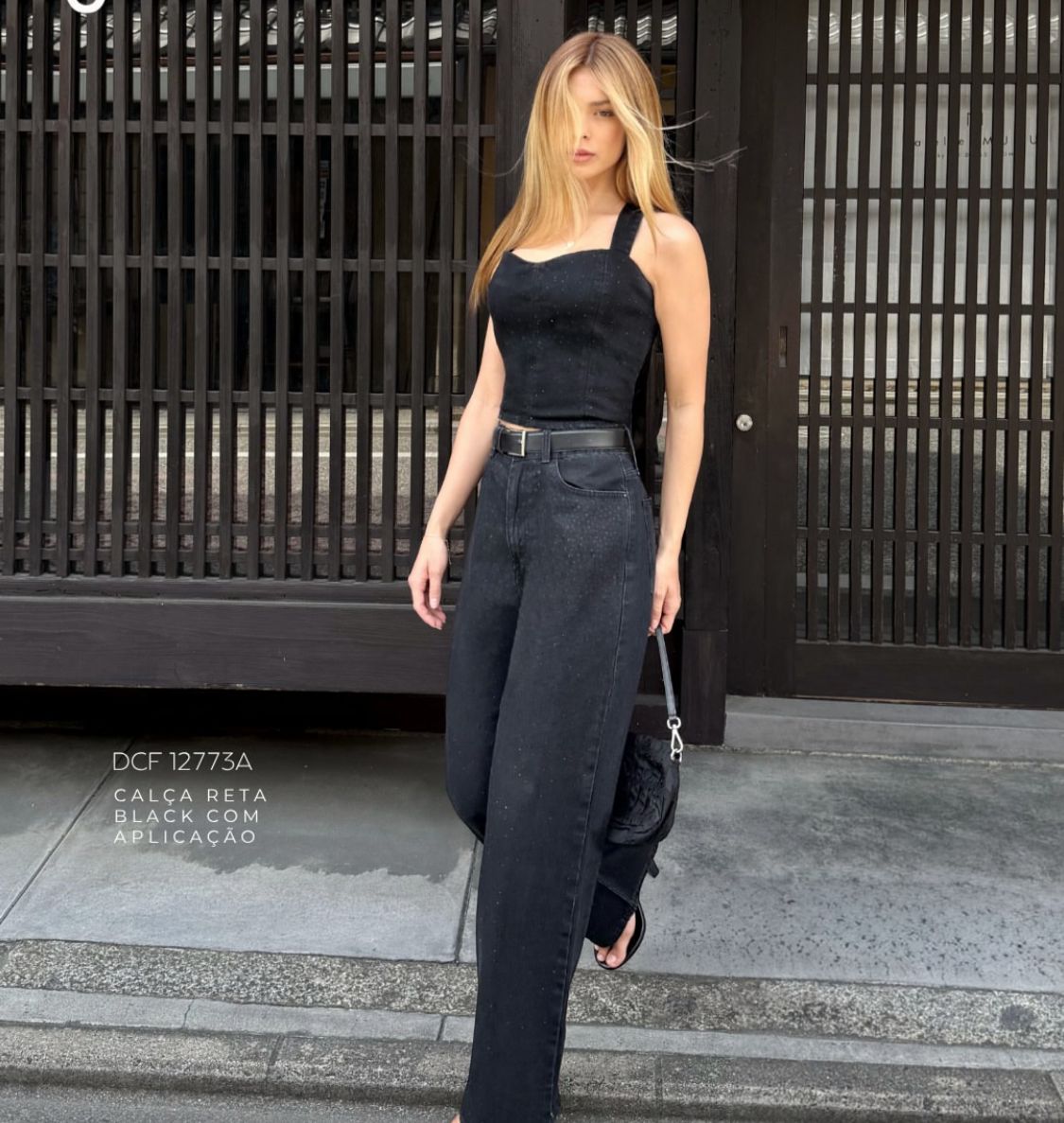 CALÇA PRETA JEANS WIDE LEG COM STRASS