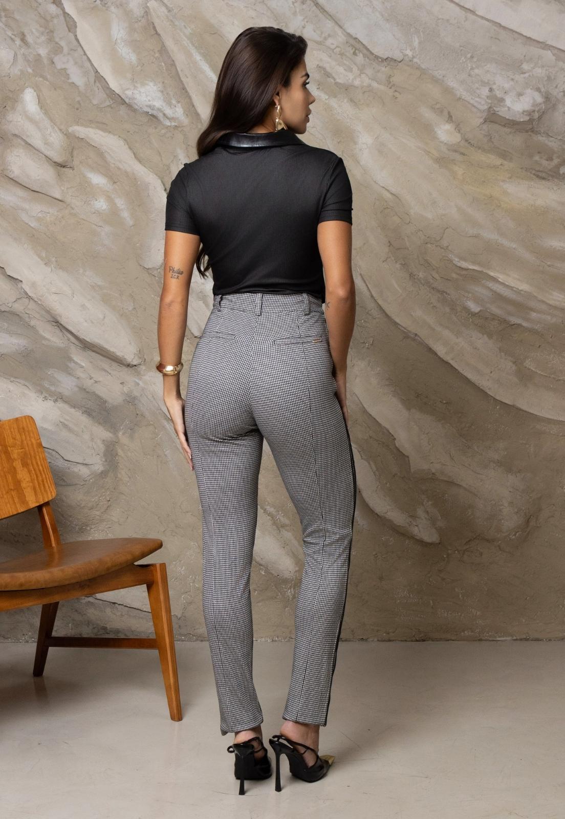 CALÇA VIVO E GALÃO LATERAL FEMININA PRETO C/ BRANCO