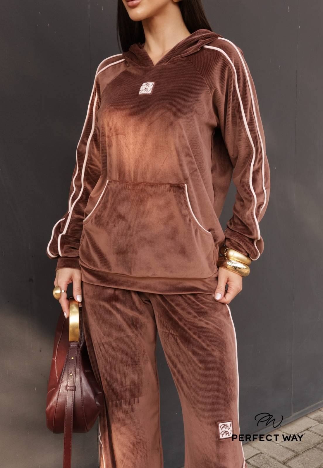 BLUSA BORD INDUSTRIAL C/ BOLSO E CAPUZ CACAU C/ ROSA