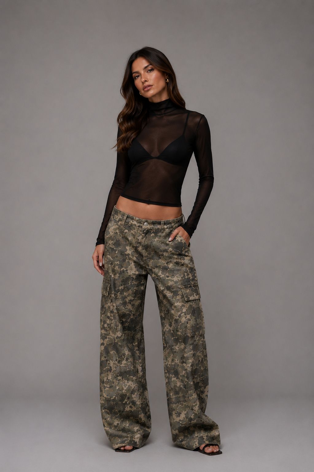 CALÇA CARGO ESTAMPA CAMOUFLAGE COM APLICAÇAO STRASS