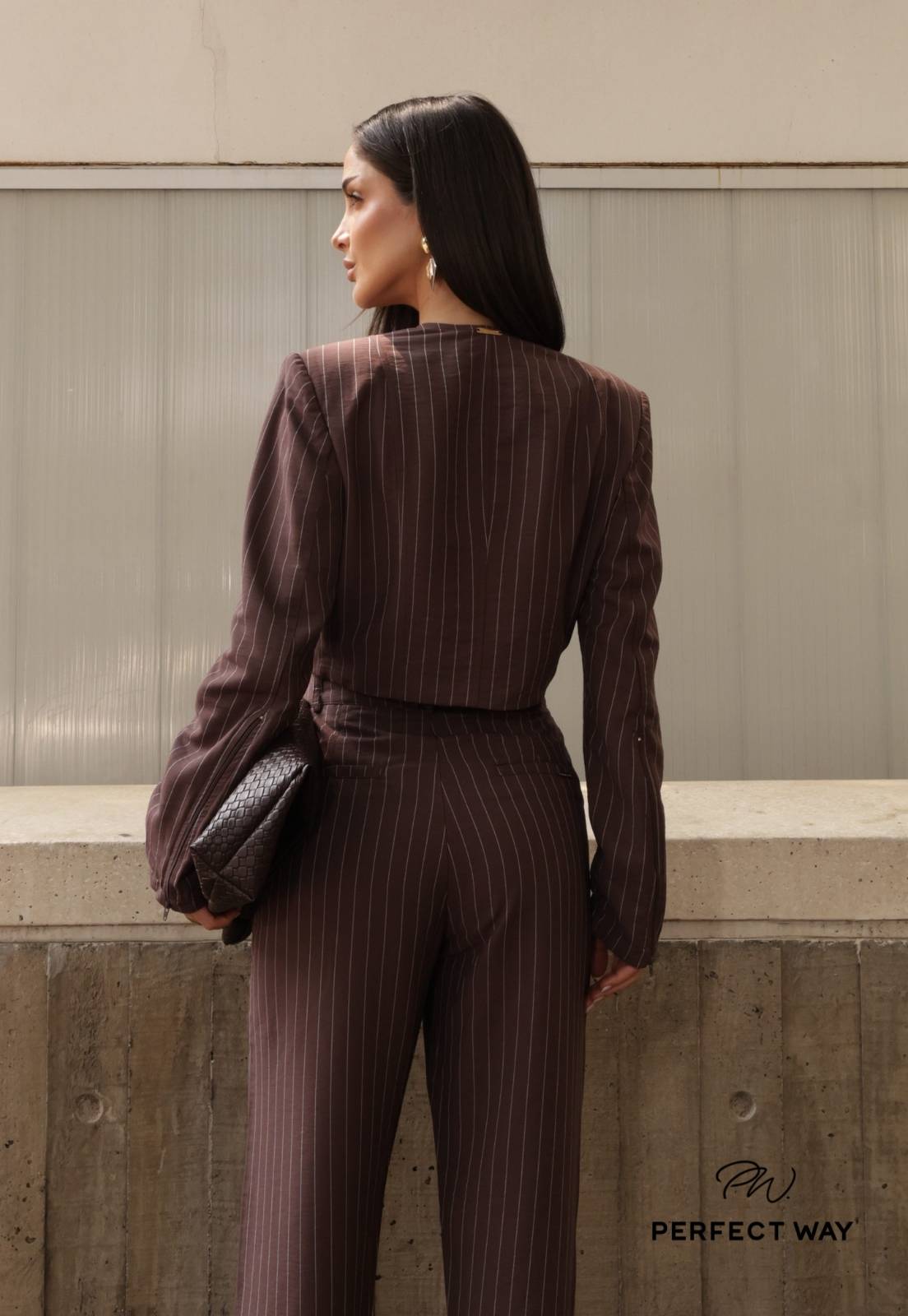 BLAZER CROPPED RISCA DE GIZ FEMININO MARROM CAFÉ