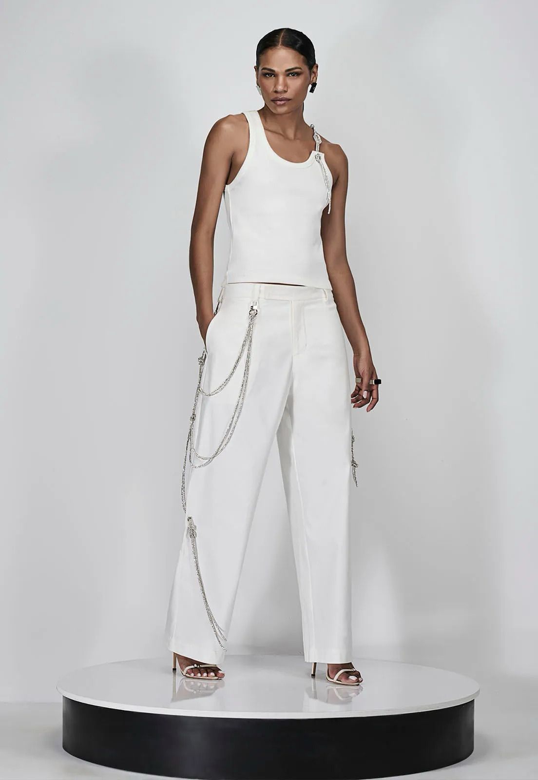 CALÇA COM PINGENTE STRASS OFF WHITE - CAOS