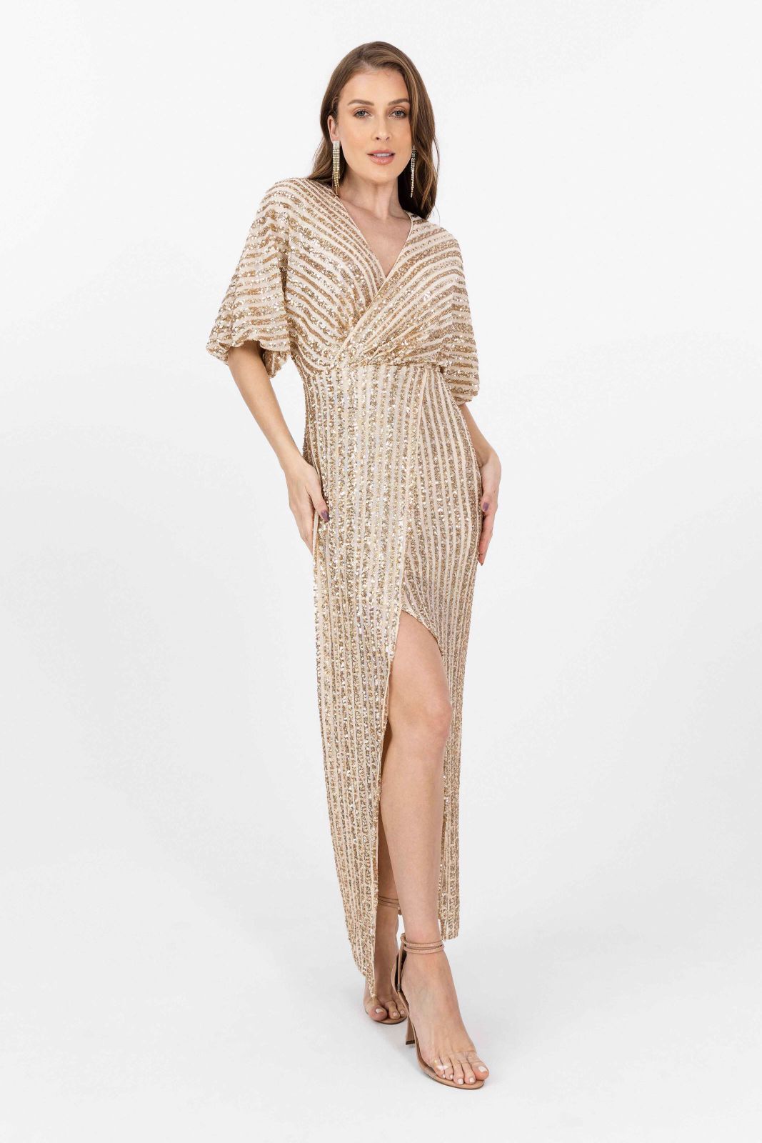 VESTIDO LONGO DE PAETE COM DETALHES EM DOURADO