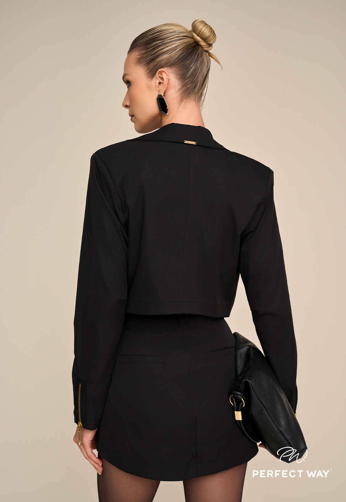 BLAZER CROPPED C/ REC PUNHO ZIPER FEMININO PRETO