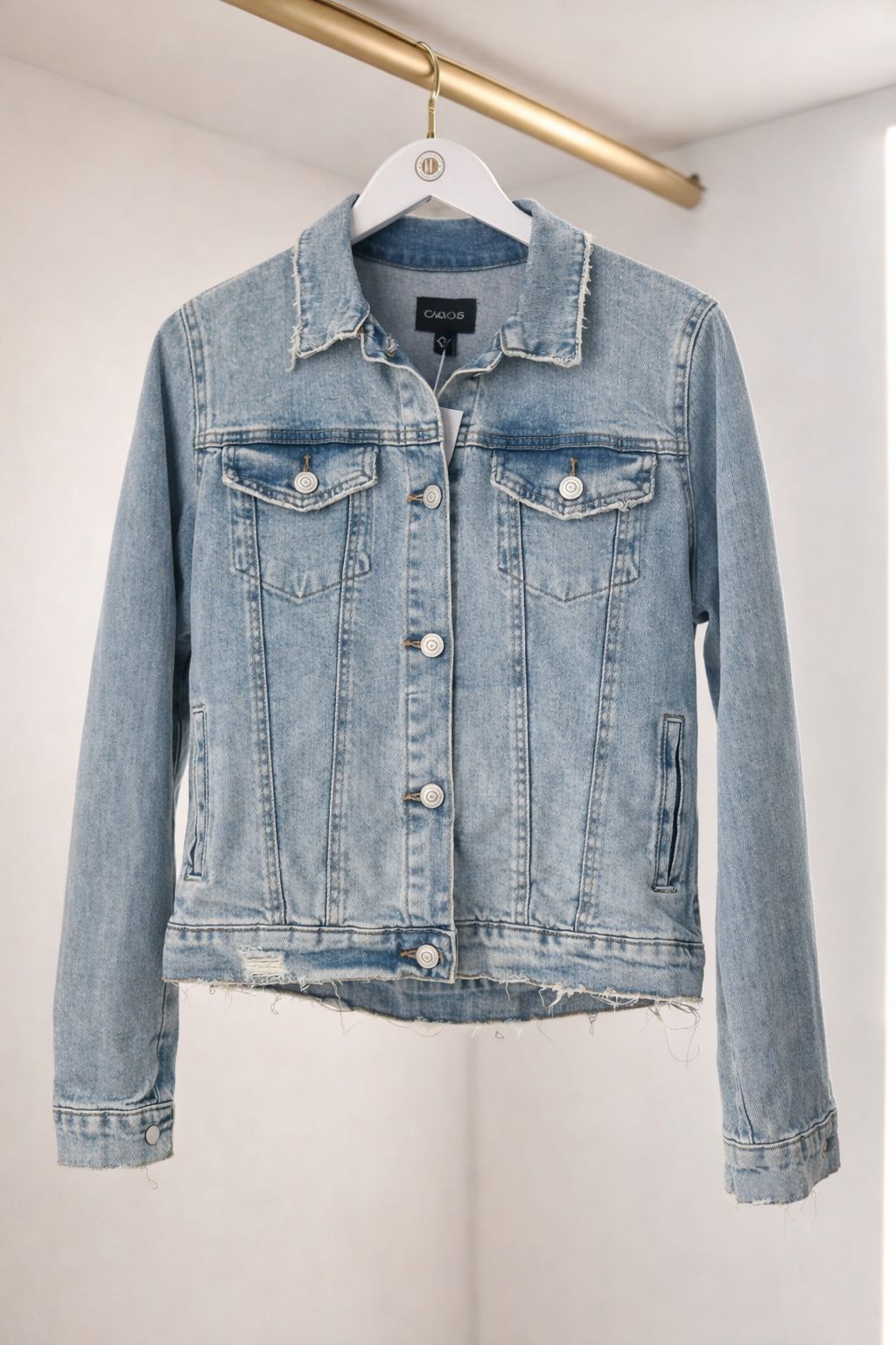 JAQUETA JEANS BORDADA CORAÇAO