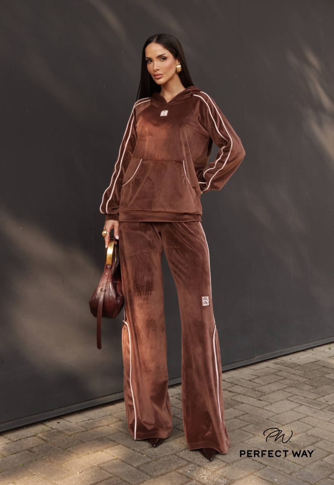 BLUSA BORD INDUSTRIAL C/ BOLSO E CAPUZ CACAU C/ ROSA