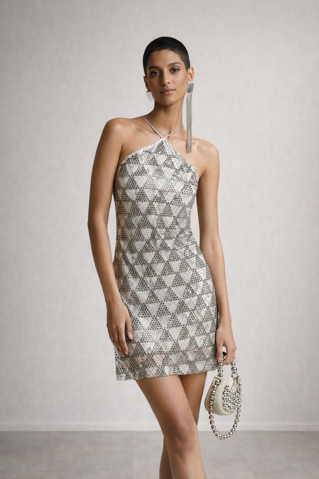 VESTIDO CURTO BORDADO - CAOS