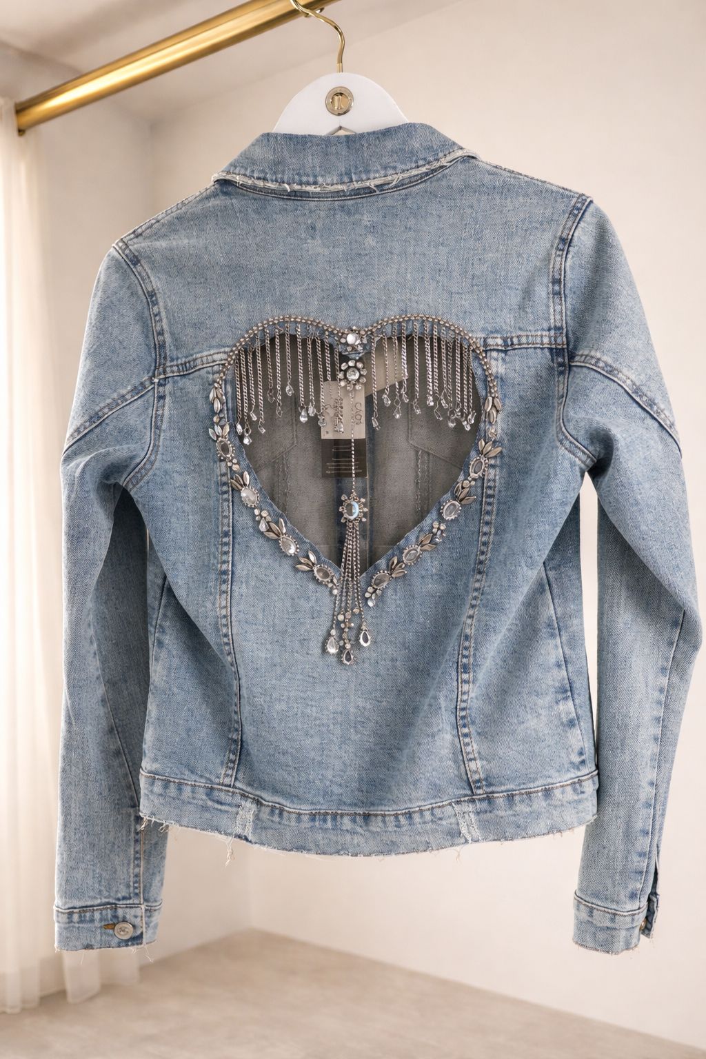 JAQUETA JEANS BORDADA CORAÇAO