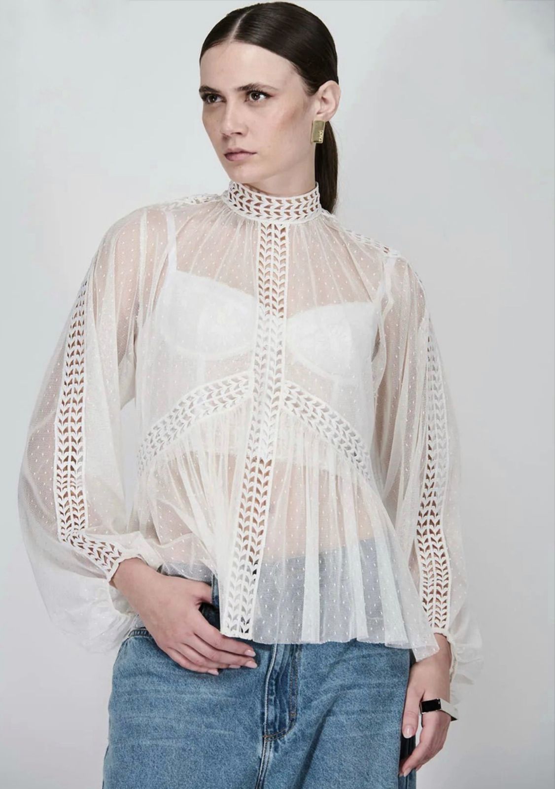 CONJUNTO BLUSA MANGA BUFANTE DE TULE POA E TOP DE RENDA OFF WHITE - CAOS