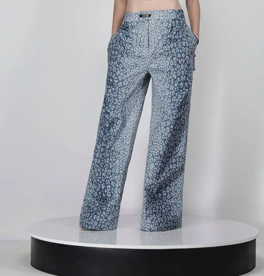 CALCA DENIM LEOPARD ESTAMPADO - CAOS