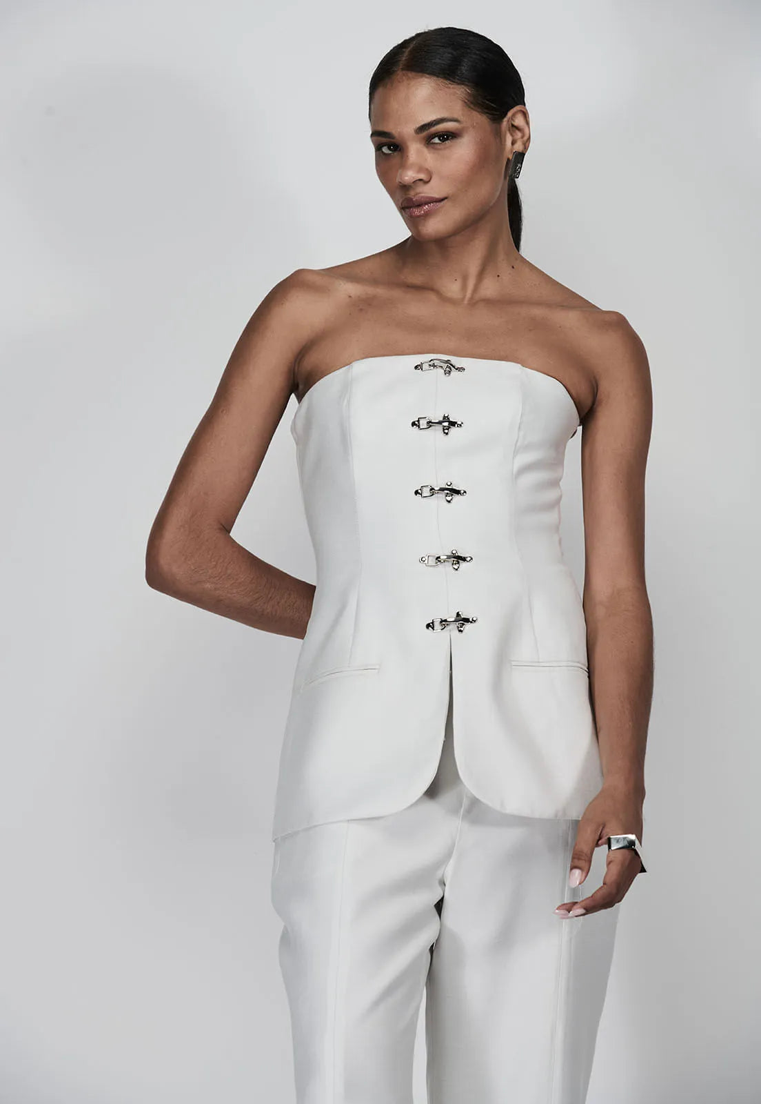 CONJUNTO BLUSA SEM ALÇAS ABOTOAMENTO MOSQUETE + CALCA - CAOS