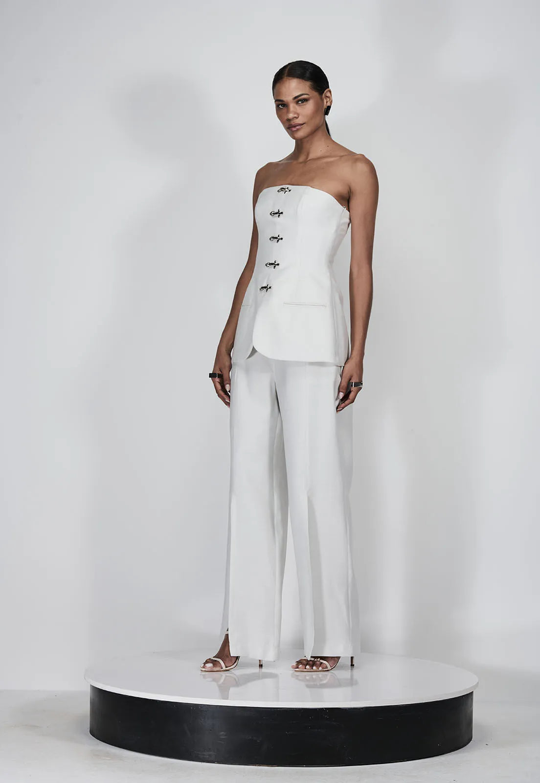 CONJUNTO BLUSA SEM ALÇAS ABOTOAMENTO MOSQUETE + CALCA - CAOS