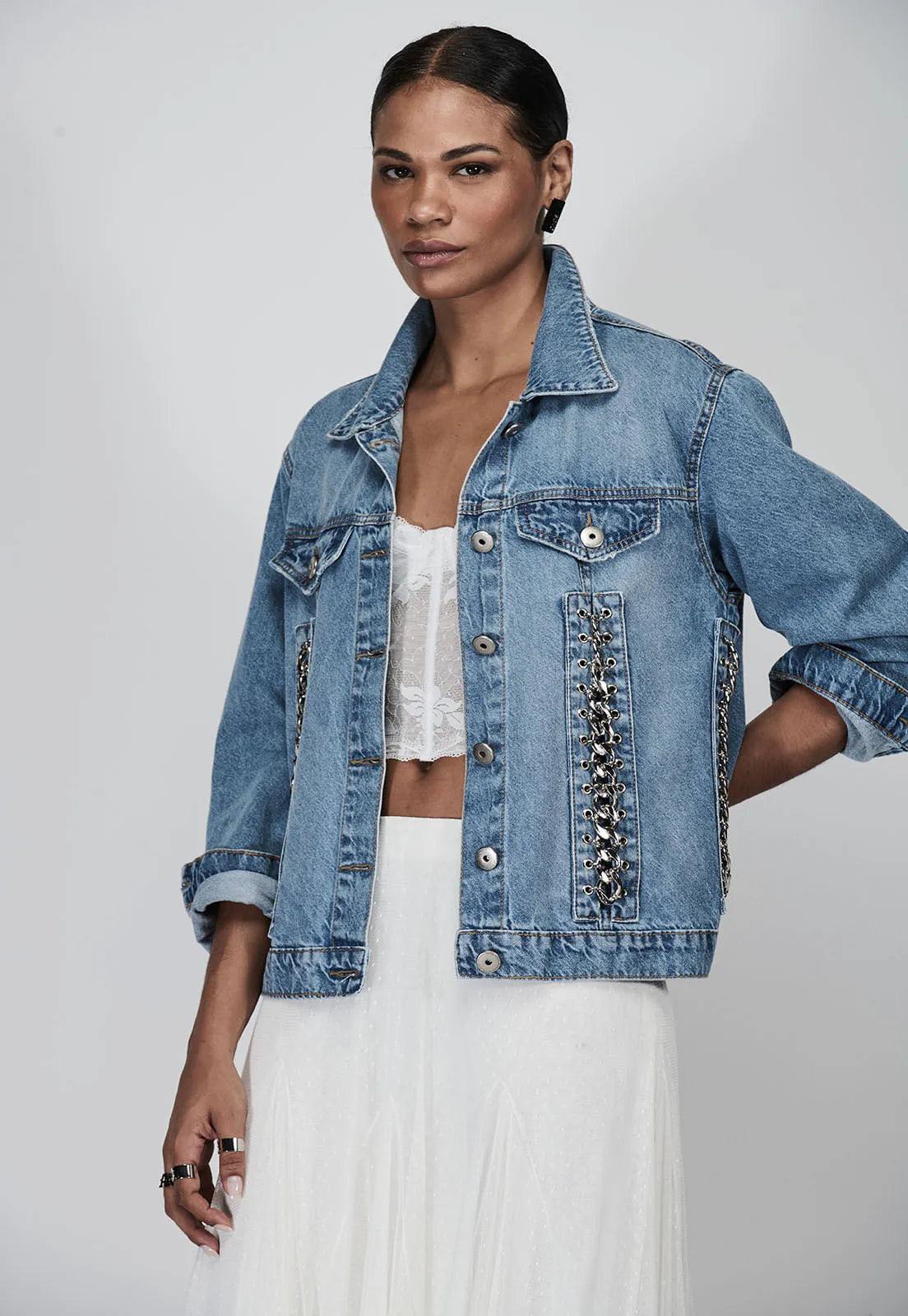 JAQUETA JEANS DETALHE CORRENTE INDIGO - CAOS