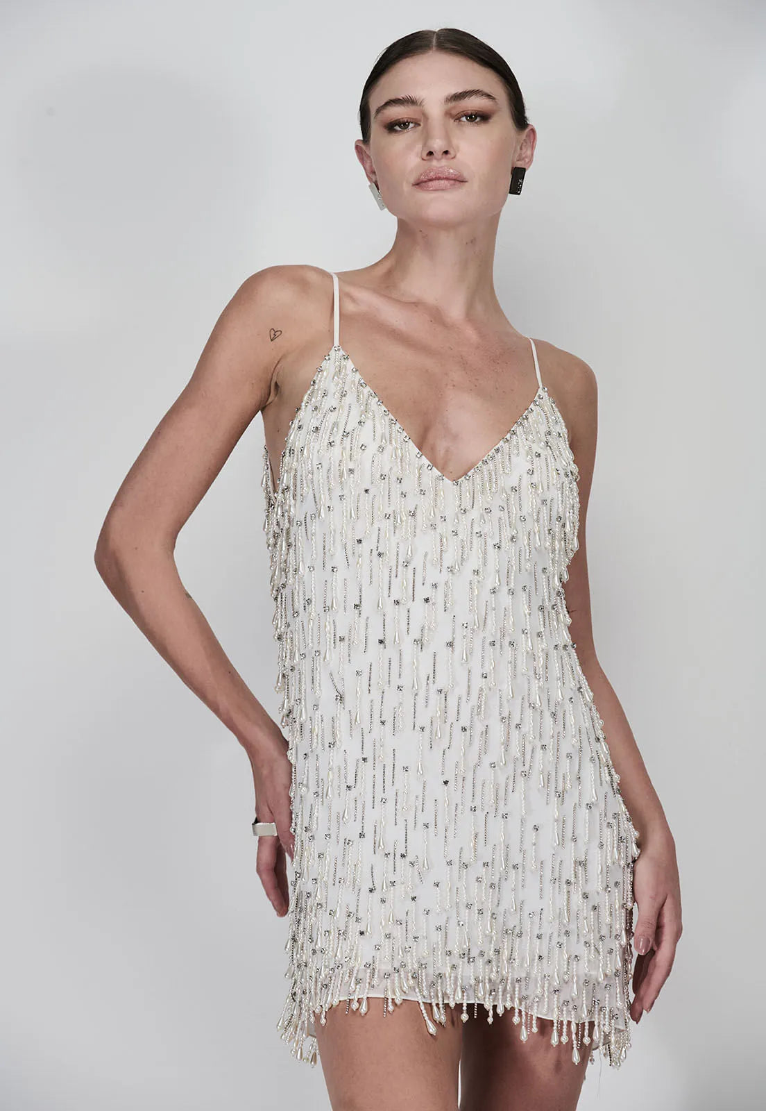 VESTIDO CURTO BORDADO PEARL DROP - CAOS