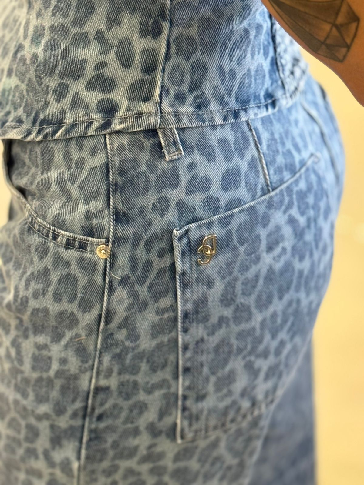 CALCA BASIC ESTAMPADA JEANS