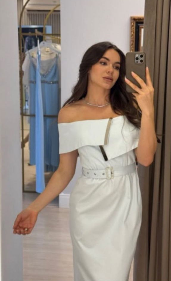 VESTIDO MIDI OMBRO A OMBRO COM CINTO FORRADO - CAOS