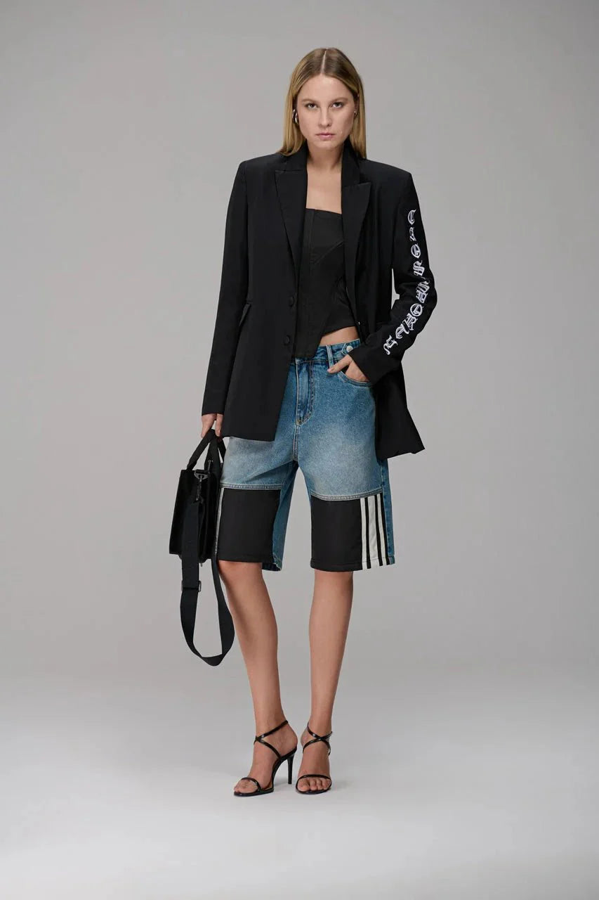 Bermuda jeans mix texture com barrado frontal em nylon