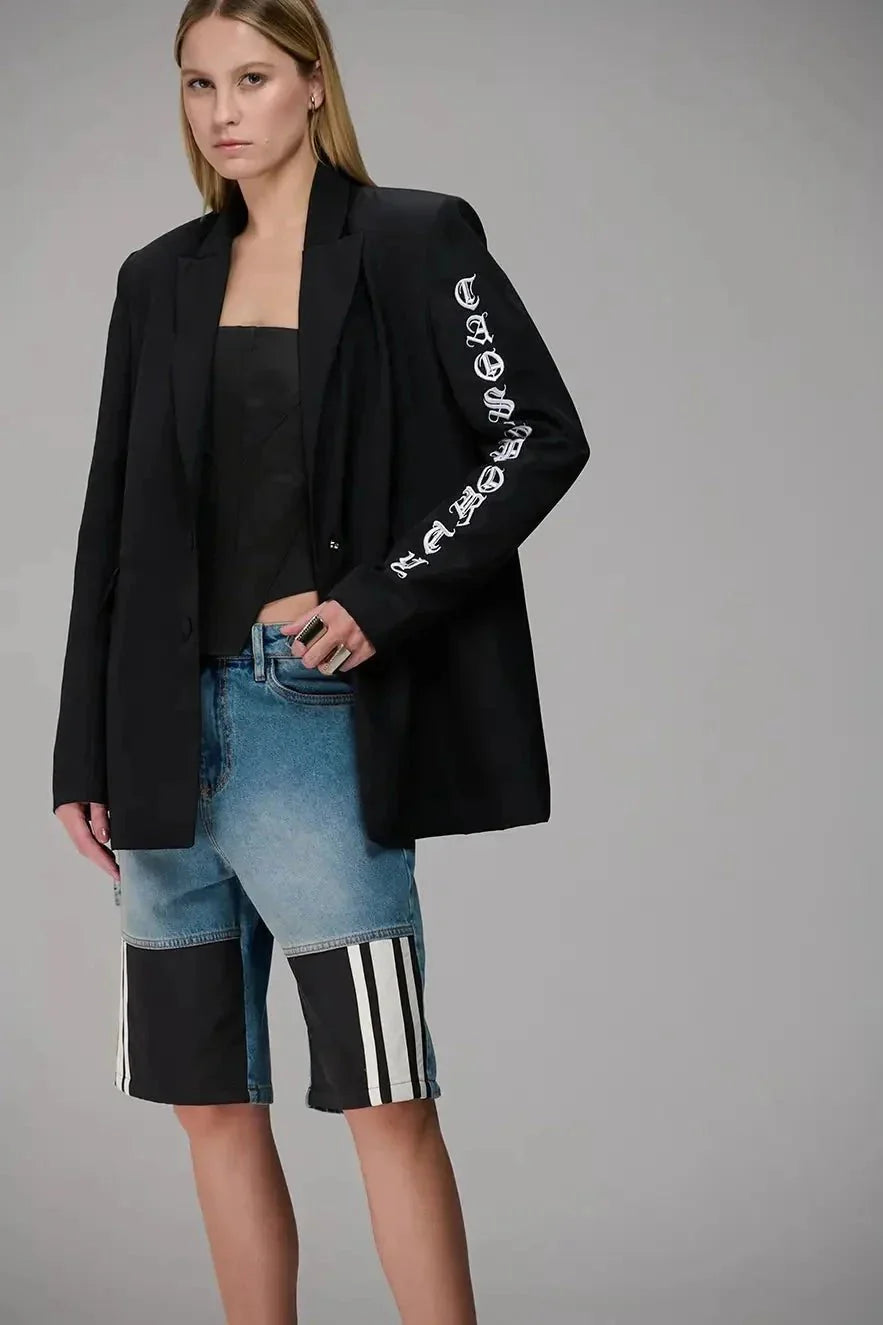 Bermuda jeans mix texture com barrado frontal em nylon