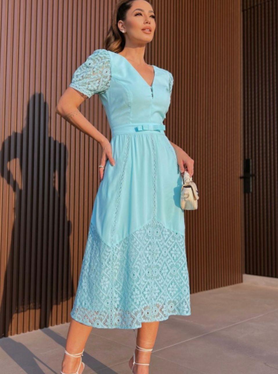 VESTIDO MIDI AZUL TIFFANY COM RENDA E MANGAS BORDADAS - LUZIA FAZZOLLI