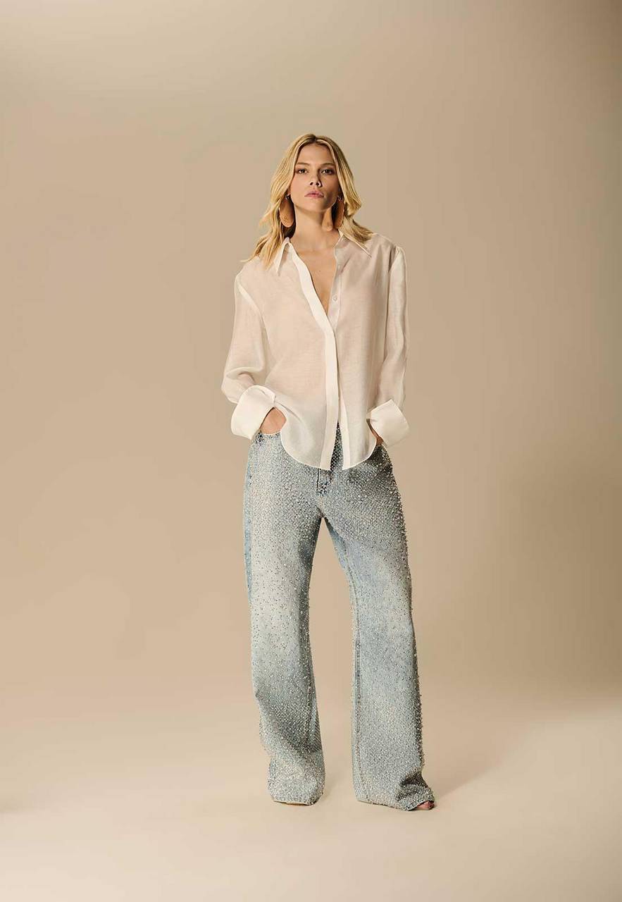 CALÇA JEANS BORBADA COM TRANSFER