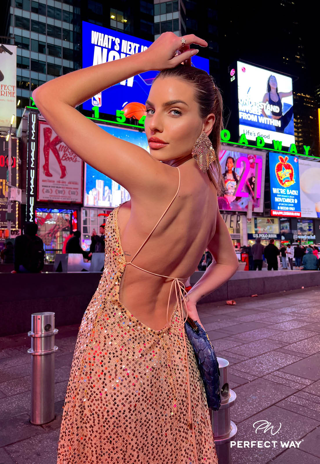 VESTIDO LONGO DE PAETÊ DOURADO - PERFECT WAY