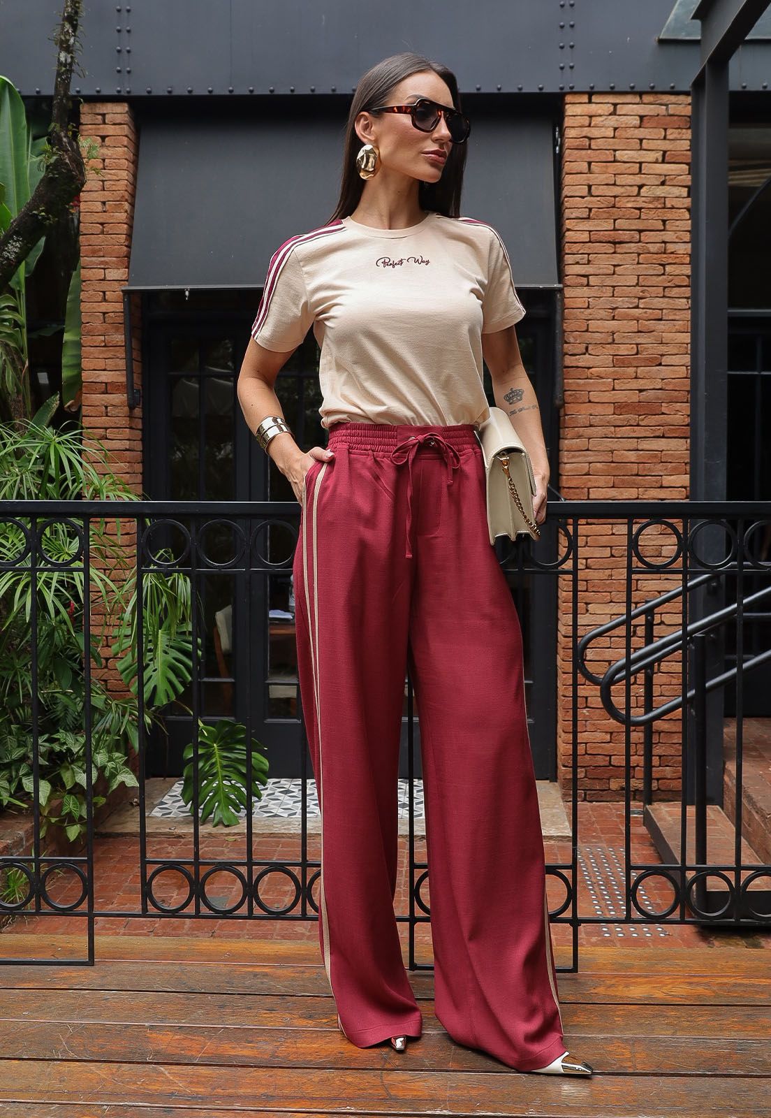 CALÇA CÓS BAIXO C/ ELASTICO GALÃO LATERAL BURGUNDY C/ BEGE