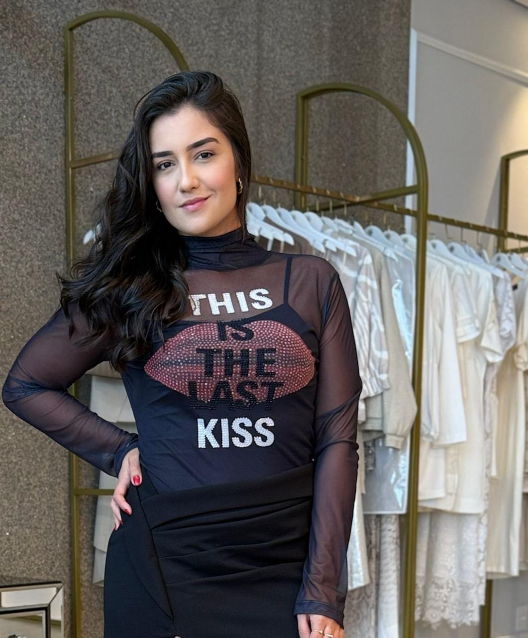 BLUSA DE TULE GOLA ALTA LAST KISS ESTAMPADO - CAOS